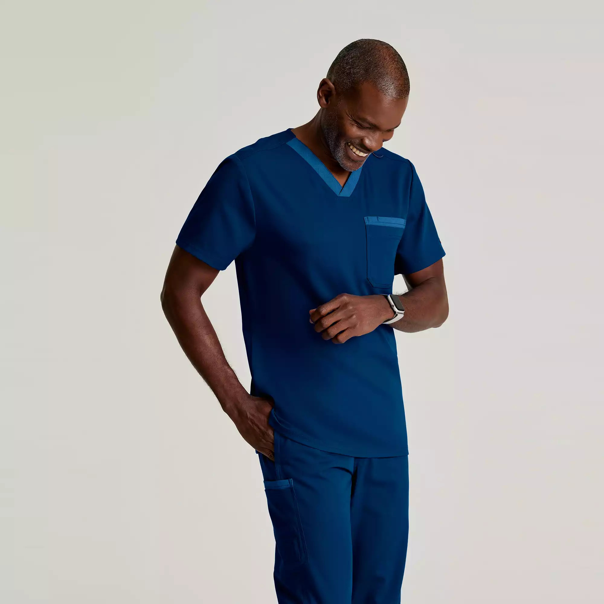 Greys-Anatomy-Spandex-Stretch-Mens-2-Pocket-Two-Toned-V-neck-Top-GRST204-Indigo-01.webp